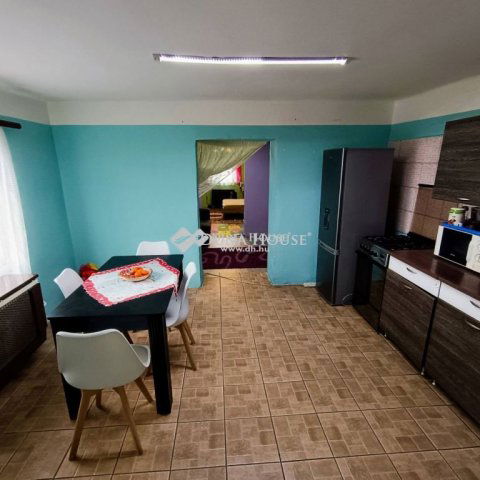 Eladó családi ház, Kiskunfélegyházán 12.9 M Ft, 2 szobás