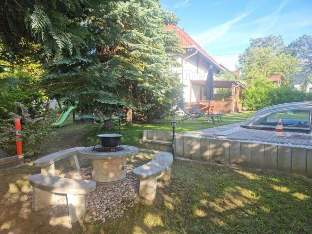 Eladó családi ház, Fonyódon 109 M Ft, 4+1 szobás