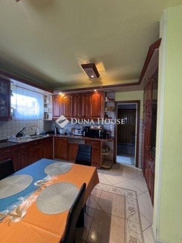 Eladó családi ház, Vecsésen 149.99 M Ft, 5 szobás