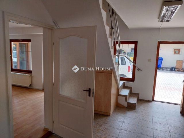 Kiadó üzlethelyiség, Monoron 180 E Ft / hó, 1 szobás