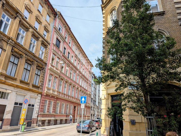 Eladó téglalakás, Budapesten, VIII. kerületben 144 M Ft