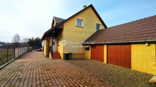 Eladó családi ház, Tóalmáson 85.9 M Ft, 5 szobás