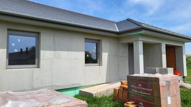 Eladó családi ház, Úrhidán 51 M Ft, 4 szobás