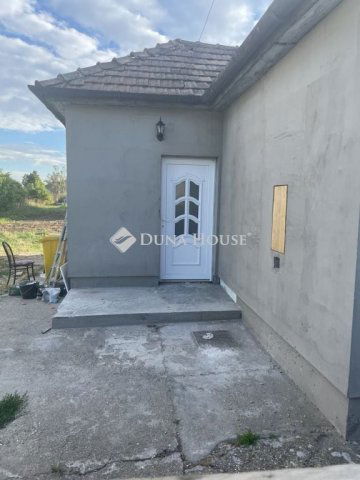 Eladó családi ház, Ercsiben 29.9 M Ft, 2 szobás