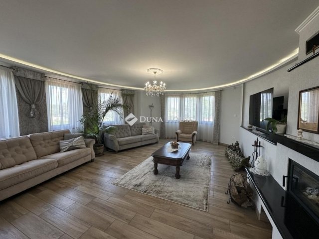 Eladó családi ház, Kecskeméten 224.9 M Ft, 7 szobás
