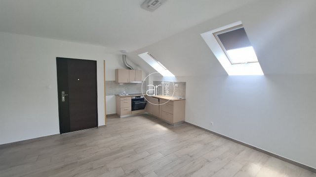 Kiadó téglalakás, albérlet, Szegeden, Gyöngytyúk utcában