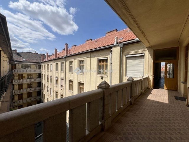 Eladó téglalakás, Budapesten, VI. kerületben 129.54 M Ft