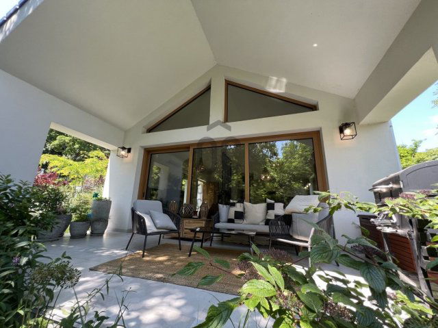 Eladó családi ház, Balatonföldváron 259 M Ft, 4 szobás