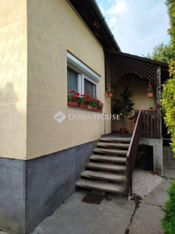 Eladó családi ház, Kápolnásnyéken 125 M Ft, 6 szobás