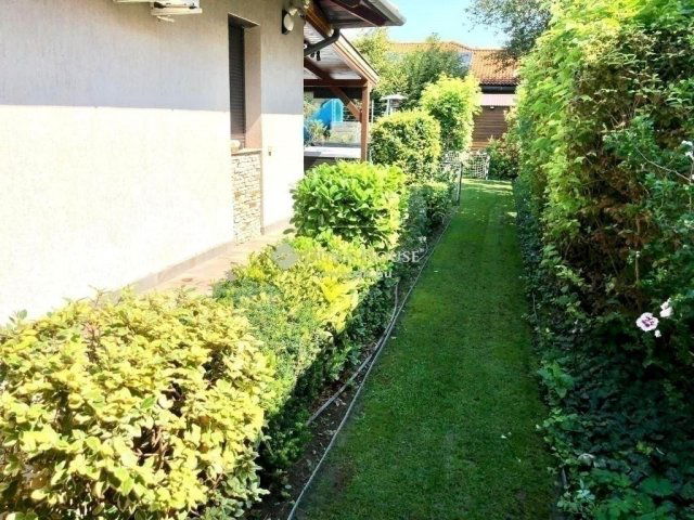 Eladó családi ház, Vecsésen 245 M Ft, 5 szobás