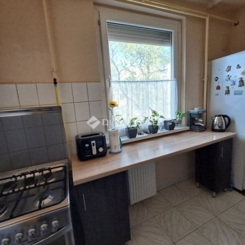 Eladó panellakás, Szentesen 32 M Ft, 3 szobás