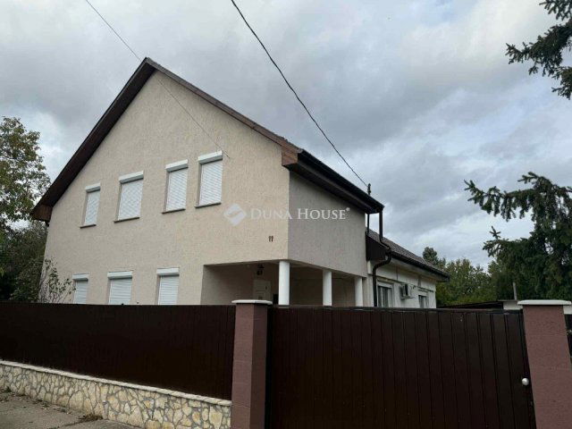 Eladó ikerház, Vecsésen 94.9 M Ft, 4 szobás