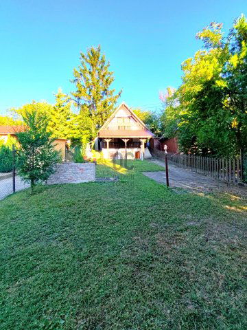 Eladó nyaraló, Balatonkenesén 42 M Ft, 3 szobás