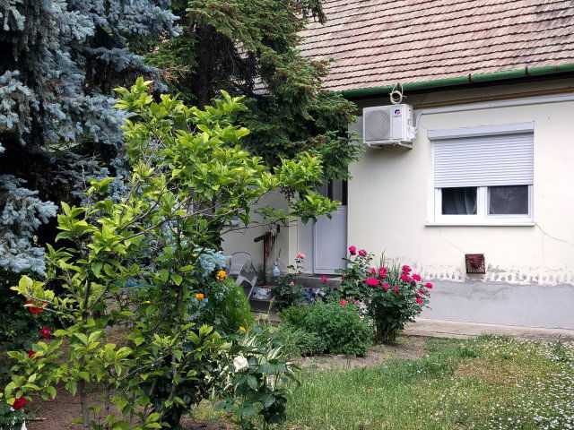 Eladó téglalakás, Szolnokon 32.5 M Ft, 2 szobás