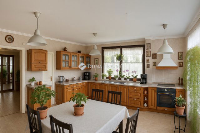 Eladó családi ház, Erdőkertesen 131 M Ft, 4+2 szobás