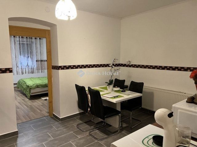 Eladó téglalakás, Szegeden 52.5 M Ft, 1 szobás