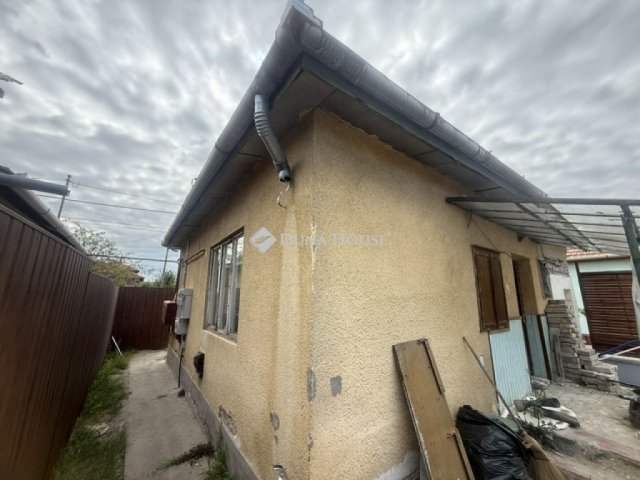 Eladó családi ház, Vecsésen 38 M Ft, 2 szobás