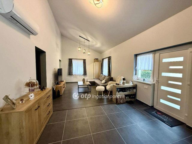 Eladó családi ház, Szigetszentmiklóson 94.9 M Ft, 2+2 szobás