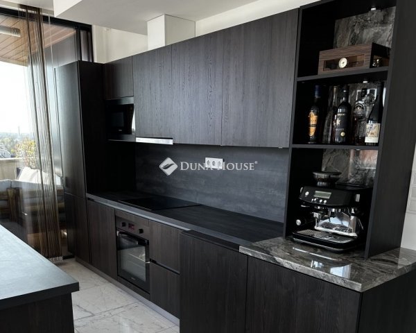 Eladó téglalakás, Szegeden 158 M Ft, 3 szobás