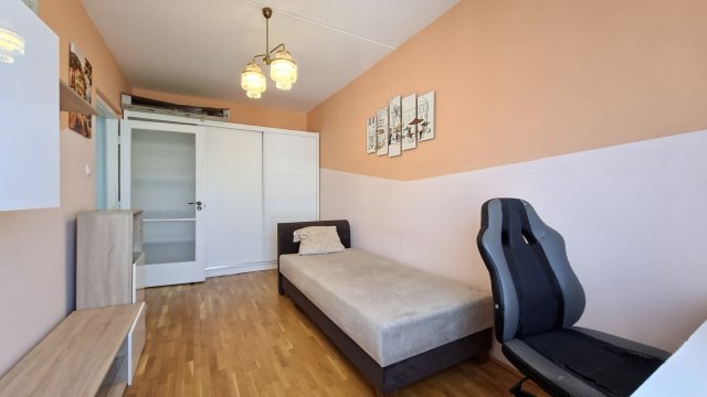 Kiadó panellakás, albérlet, Pécsett 230 E Ft / hó, 3 szobás