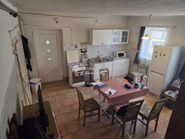 Eladó téglalakás, Kőszegen 28 M Ft, 2 szobás