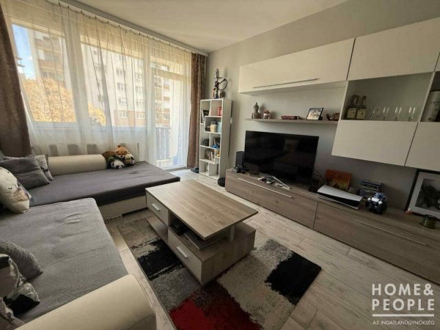 Eladó téglalakás, Szegeden 49.9 M Ft, 2 szobás