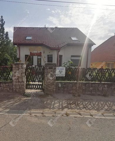 Eladó családi ház, Győrött 115 M Ft, 6 szobás