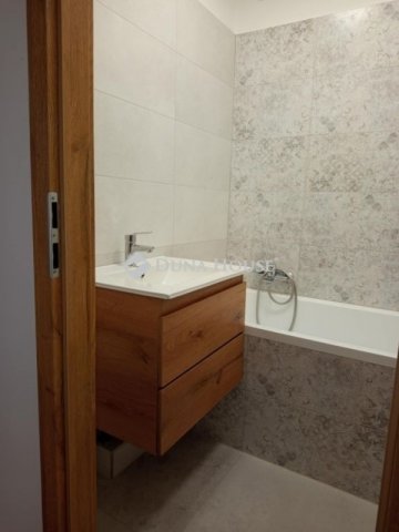 Eladó panellakás, Pécsett 54.9 M Ft, 2 szobás