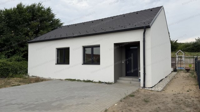 Eladó családi ház, Tatabányán 107.5 M Ft, 3 szobás