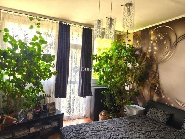 Eladó panellakás, Szegeden 69 M Ft, 3 szobás