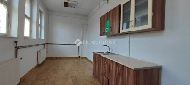 Eladó ipari ingatlan, Budapesten, III. kerületben 1498.854 M Ft