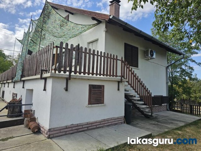 Eladó ikerház, Borgátán 41 M Ft, 10 szobás