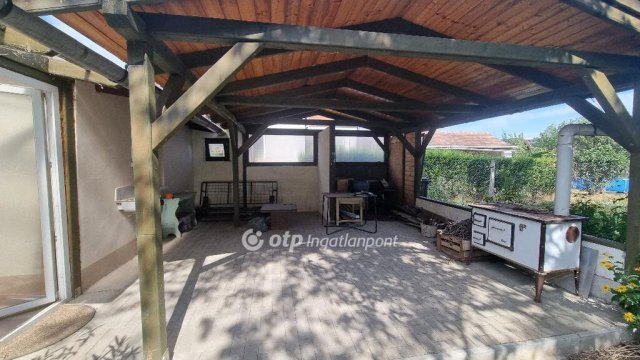 Eladó családi ház, Rácalmáson 35.5 M Ft, 1 szobás