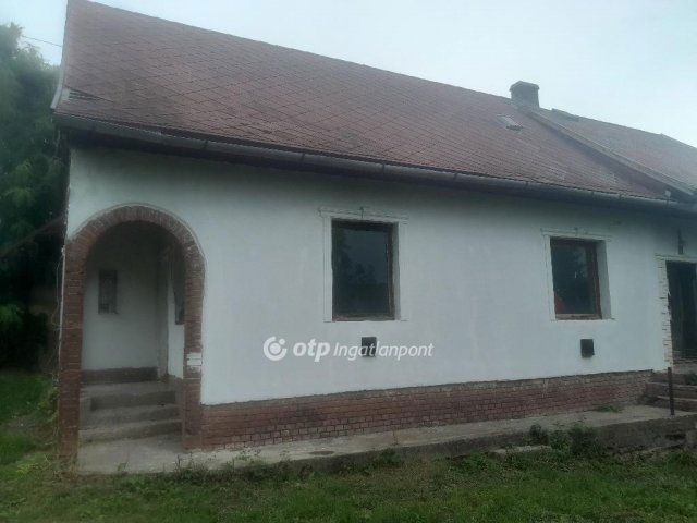 Eladó családi ház, Tinnyén 39.9 M Ft, 6 szobás