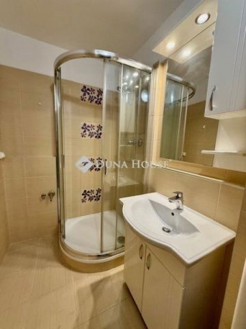 Eladó panellakás, Pécsett 49 M Ft, 3 szobás