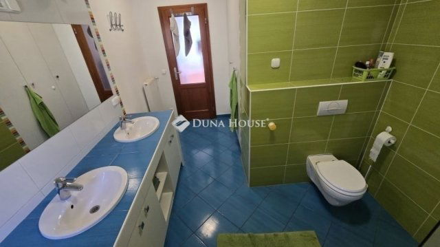 Eladó családi ház, Diósdon 175 M Ft, 4+1 szobás