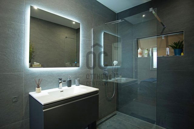 Eladó családi ház, Szentendrén 298 M Ft, 4 szobás