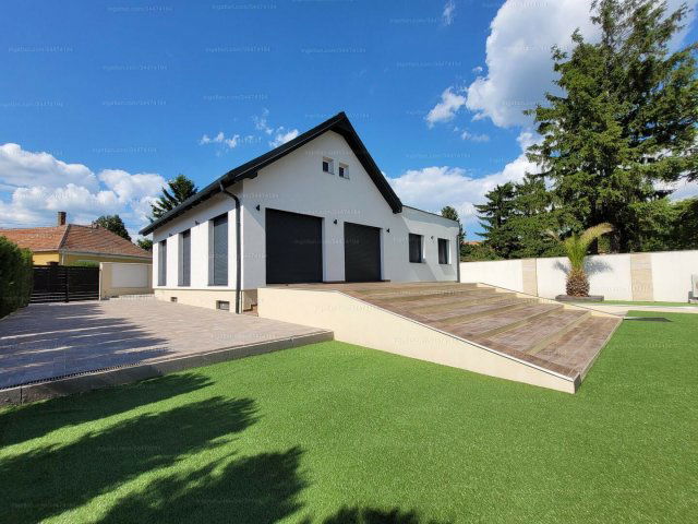 Eladó családi ház, Kónyon, Rákóczi utcában 179.9 M Ft