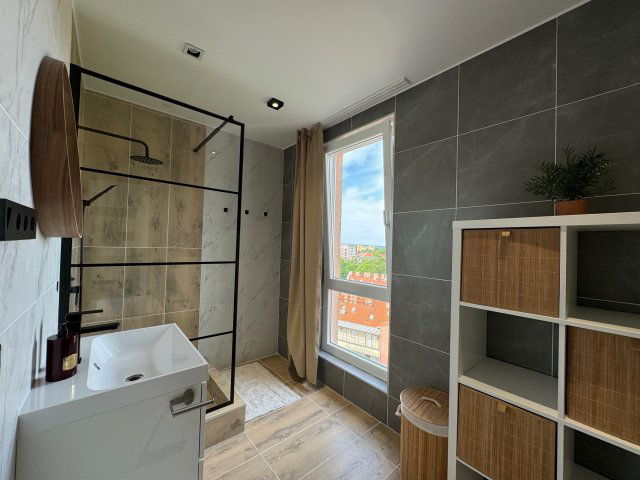 Kiadó panellakás, albérlet, Pécsett 360 E Ft / hó, 3 szobás