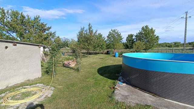 Eladó családi ház, Nyúlon 64 M Ft, 3 szobás