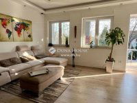 Eladó családi ház, II. kerületben 321.75 M Ft, 9 szobás