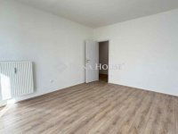 Eladó panellakás, Pécsett 51.9 M Ft, 3 szobás