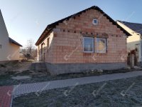 Eladó családi ház, Komáromban 65 M Ft, 4 szobás