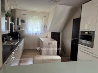 Eladó családi ház, Győrött 220 M Ft, 3+3 szobás
