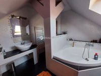 Eladó téglalakás, Baján 99.99 M Ft, 7 szobás