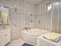 Eladó családi ház, Vecsésen 149 M Ft, 6 szobás