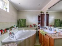 Eladó családi ház, Velencén 179.9 M Ft, 4 szobás