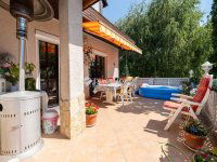 Eladó családi ház, Leányfaluban 169.9 M Ft, 6 szobás