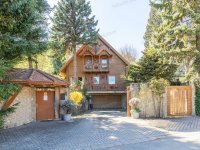 Eladó családi ház, Leányfaluban 569 M Ft, 7 szobás