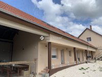 Eladó családi ház, Vecsésen 299.9 M Ft, 13 szobás